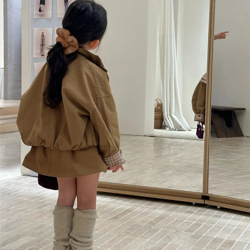 Girls Suit 2025 Autumn and Winter New Childrens Clothing Girl Baby Retro Splicing Plingham Cardigan Coat Pleated Skirt Two Sets
